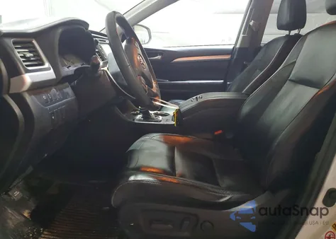 2018 Toyota Highlander Se z USA, uszkodzony, nr VIN 5TDJZRFH3JS561920